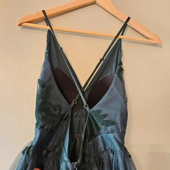 Luxxel Tulle Velvet Floral Spaghetti Strap Open Back Mini Dress Dark Green Small - Picture 8 of 10